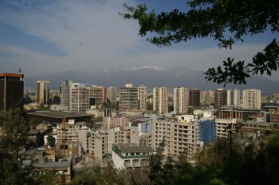 Les montagnes derierre les tours