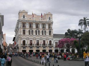 Le Palazio de Arzobisbal, sur la Plaza de la Independencia